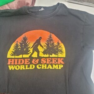 VINTAGE Sasquatch Hide & Seek World Champ Black Graphic T-Shirt‎ Bigfoot
